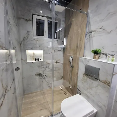 Luxury Square 2214 *